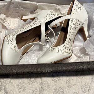 Giani Bernini Vineza2 White